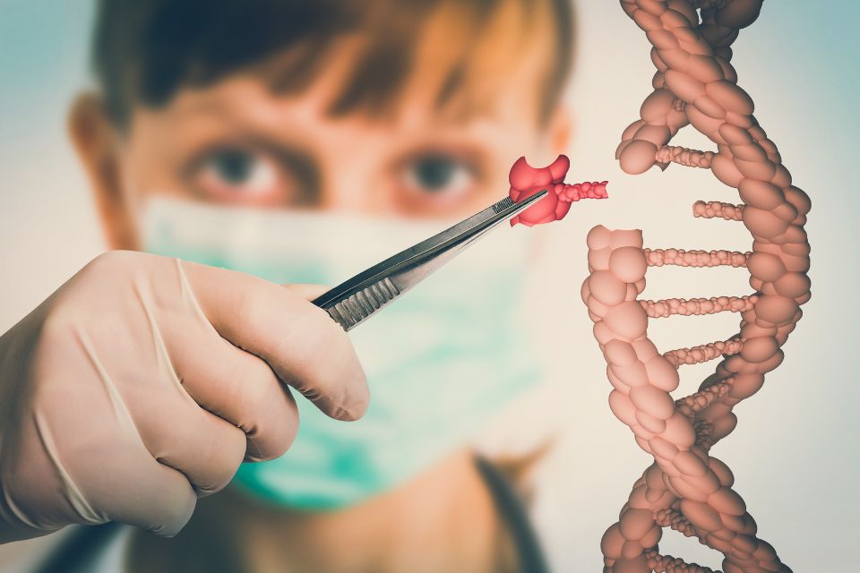 醫生使用鑷子擷取DNA結構，象徵基因操作與研究。