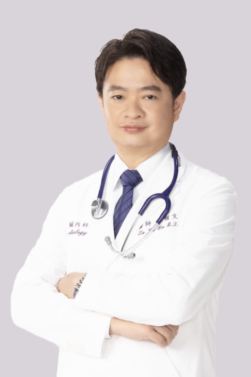 正欣診所醫師專業形象，提供高水準內科醫療服務。