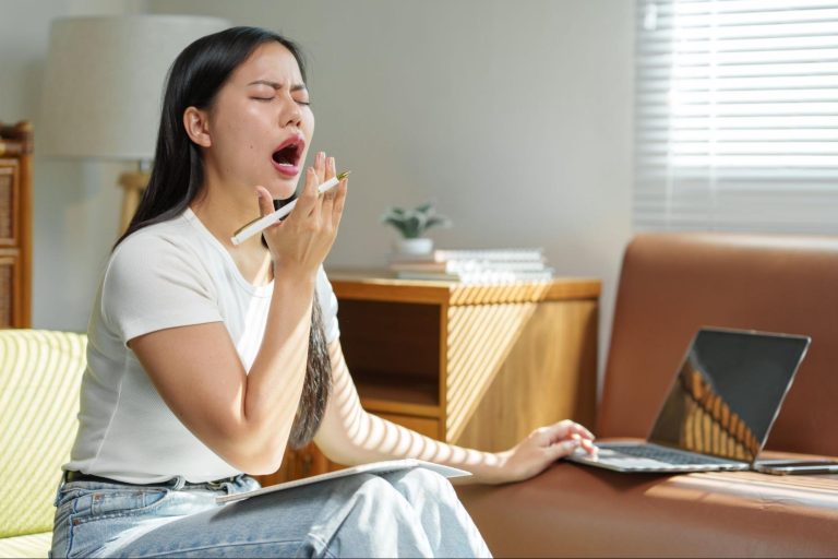 飯後想睡覺是常見的胰島素阻抗表徵之一